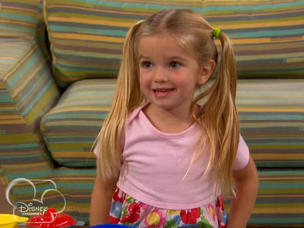 Mia Talerico smiling while filming an episode of "Good Luck Charlie."