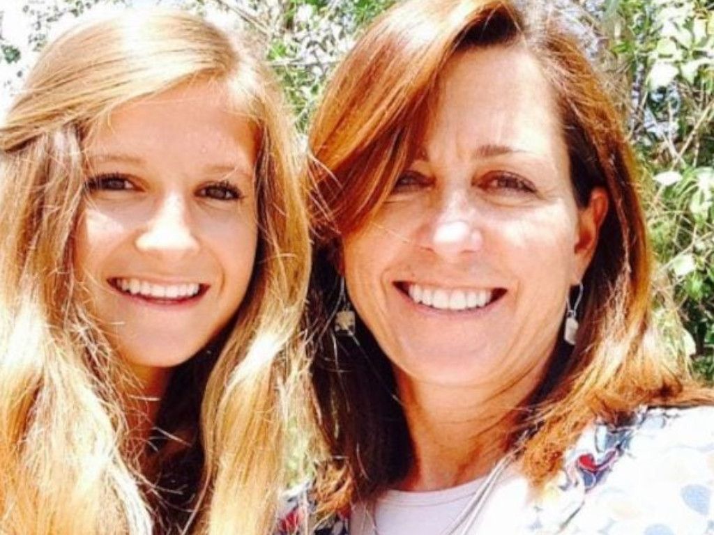 Mother Sent A Selfie From Her Daughters Dorm Room And Soon Realizes Her Surprising Mistake Obsev