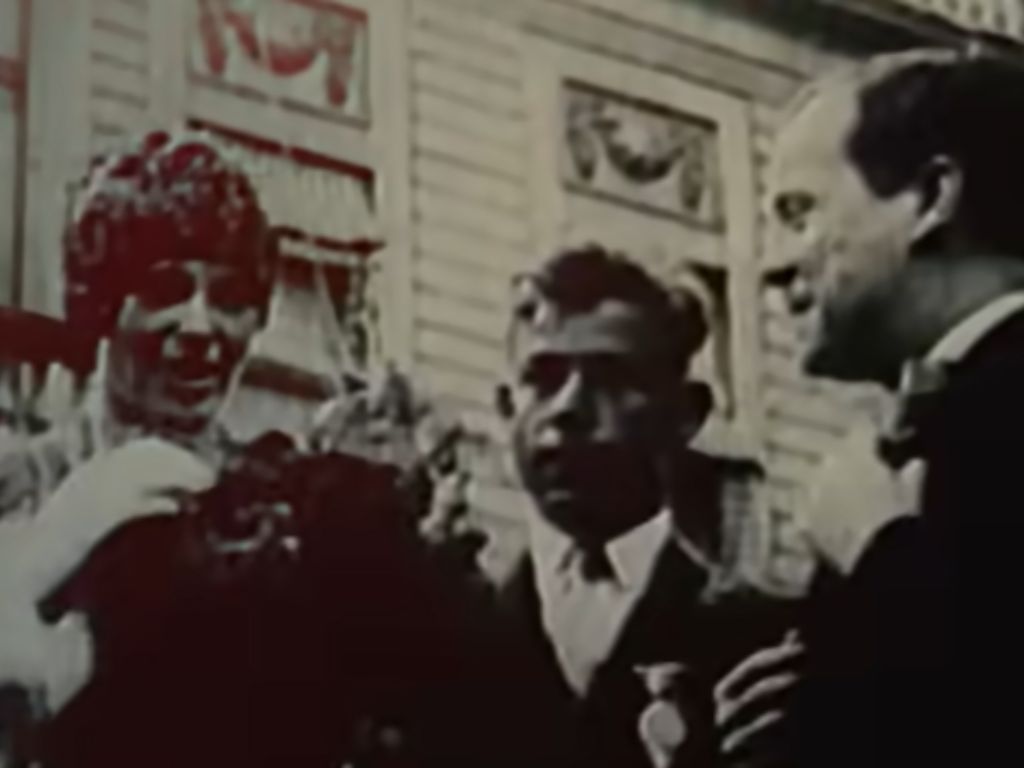 Amelia Earhart in old video footage 