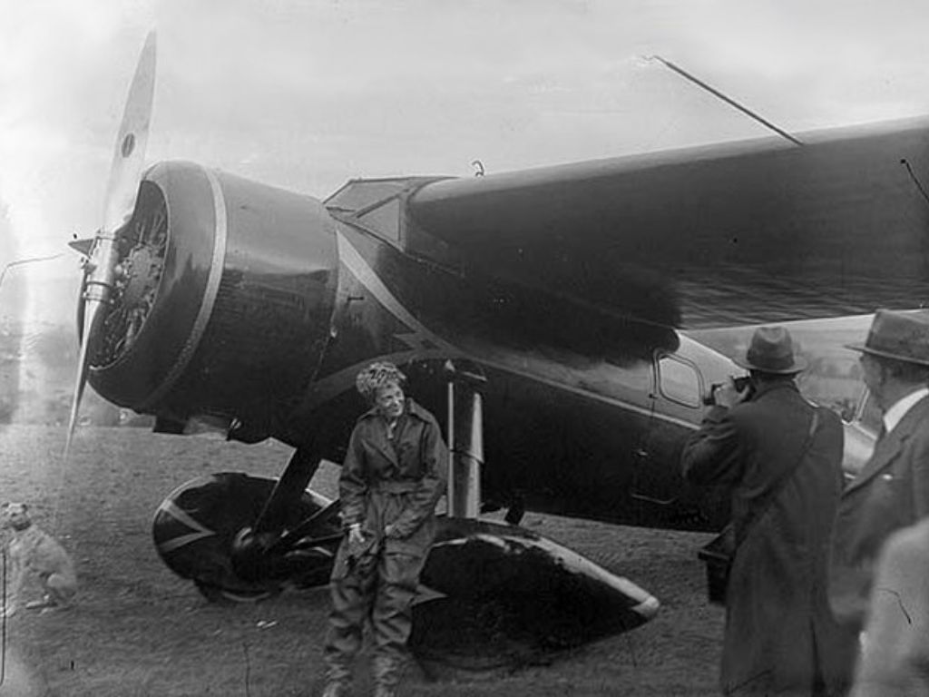 Amelia Earhart in front of her plane