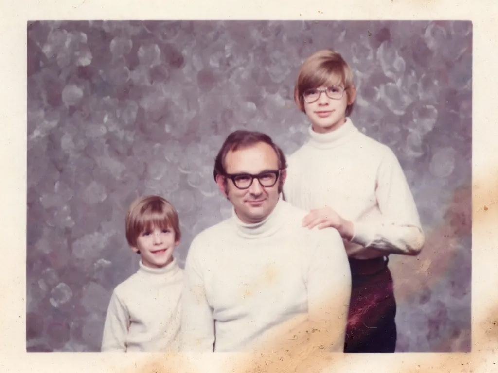 A photograph of the Dahmer family, including brothers Jeffrey and David and father Lionel.