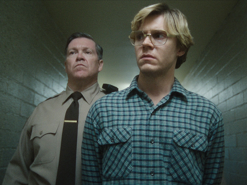 Evan Peters as Jeffrey Dahmer in a scene portraying the criminal’s trial.