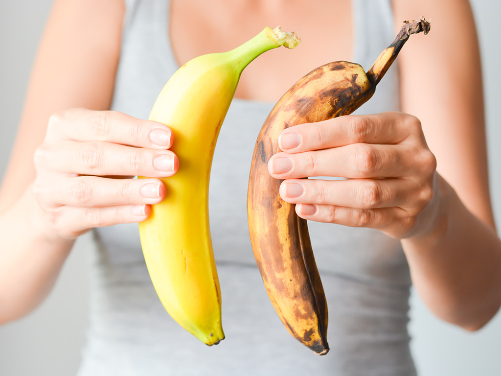 Two bananas of varying ripeness.