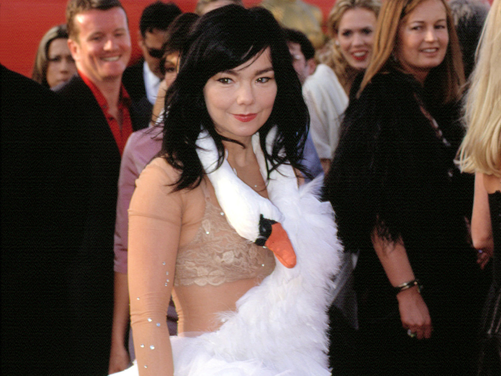 Björk at the Academy Awards wearing her famous swan dress