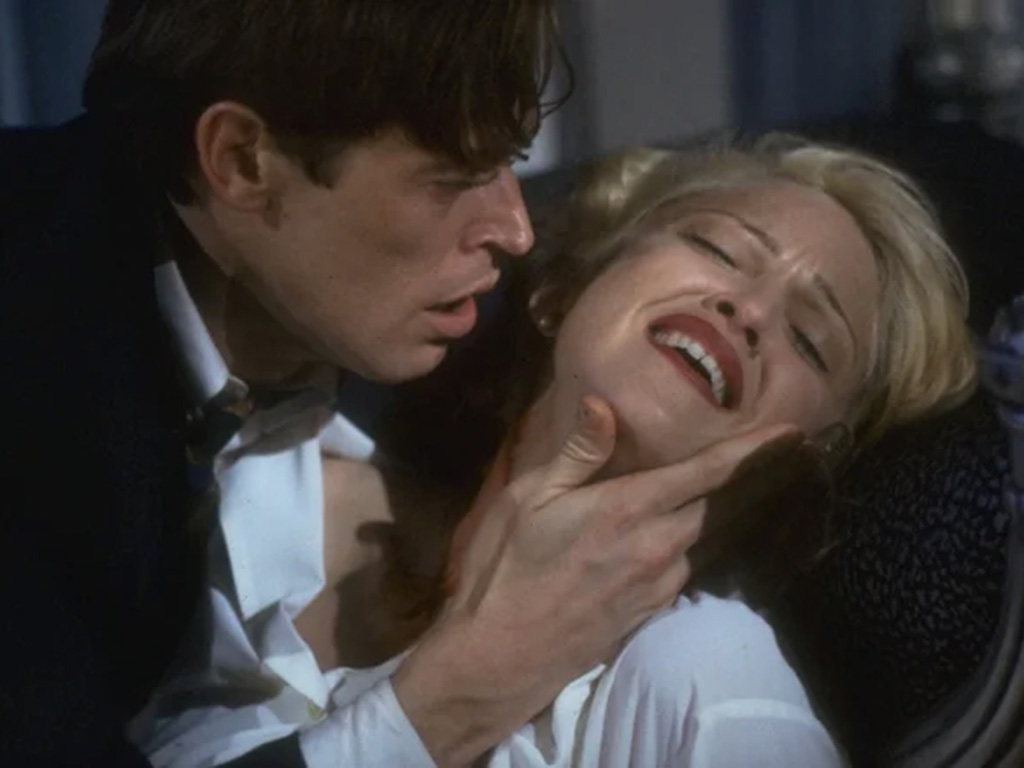 Madonna and Willem Dafoe in "Body of Evidence" 