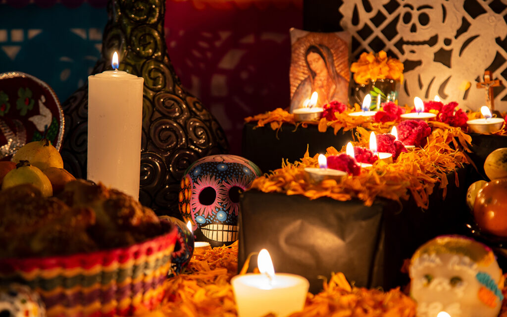 Día de los Muertos altar